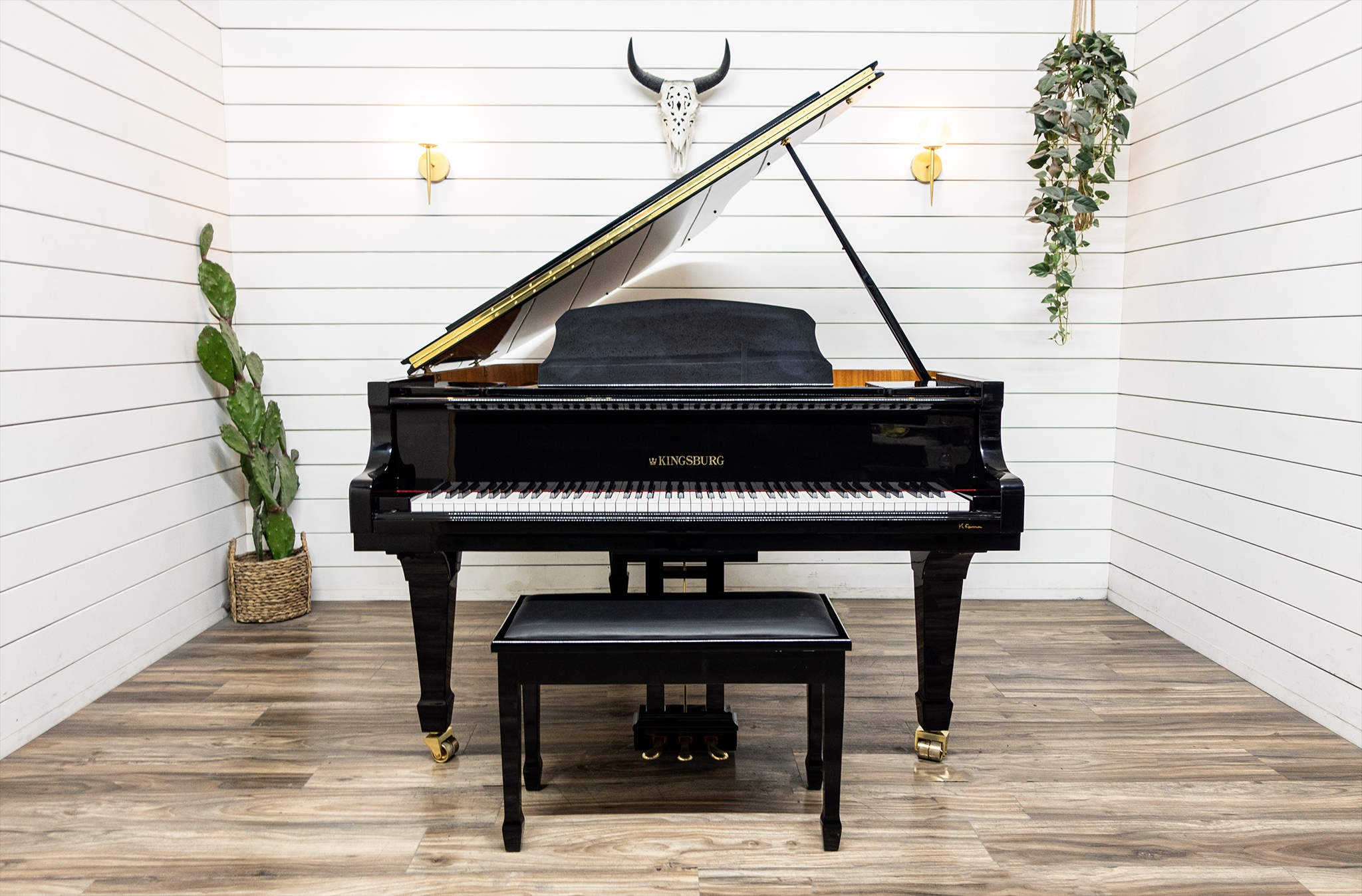 Kingsburg KG-185 Grand Piano