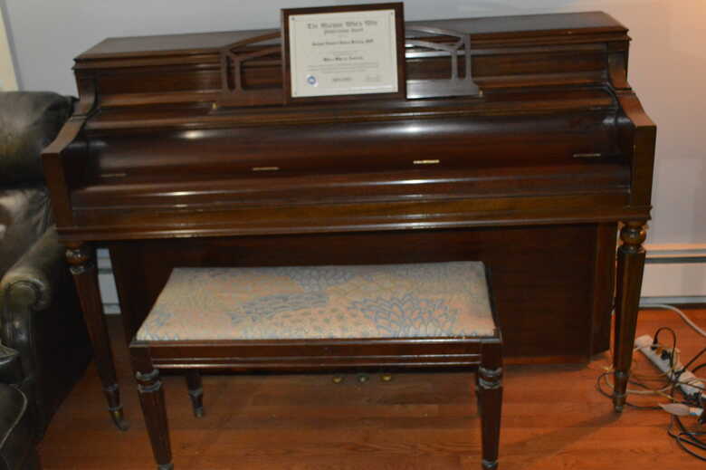 wurlitzer spinet piano p137