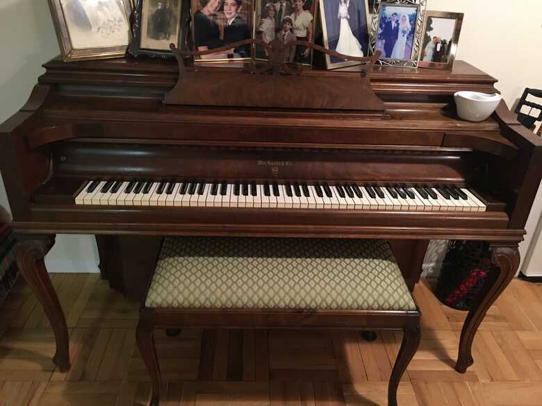 Beautiful Knabe ~1953 Console Upright For Sale