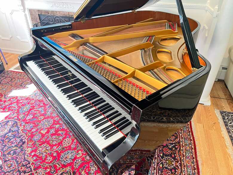 Beautiful 6’3 Estonia Grand Piano 