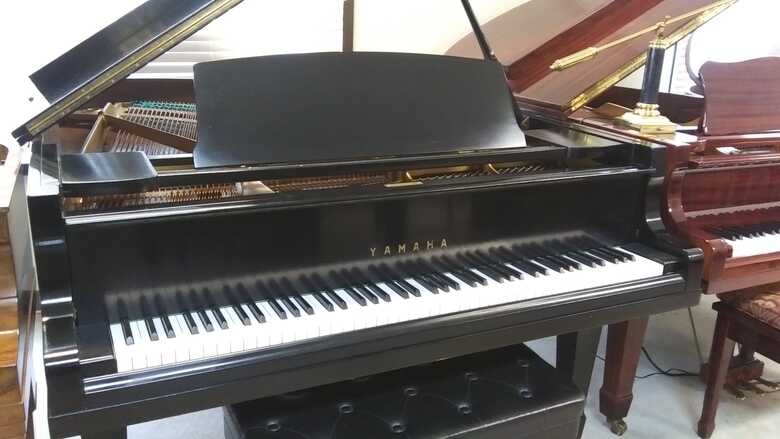 Yamaha G5 Grand Piano 