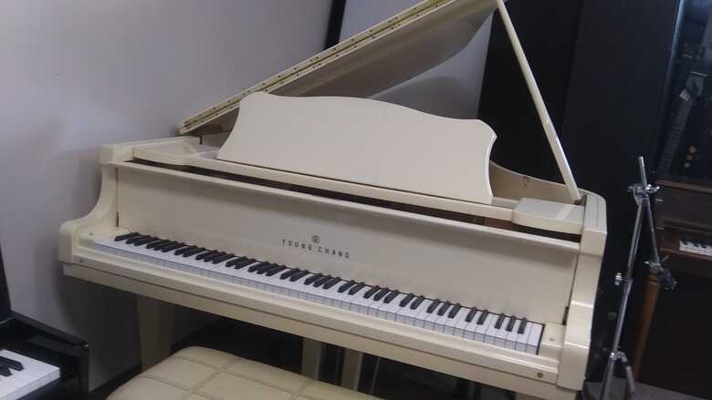 Young Chang G-175 Baby Grand
