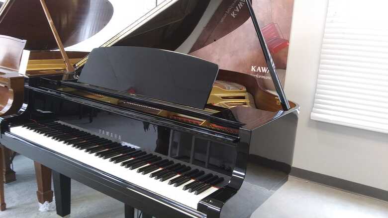 Yamaha GH1 Baby Grand w/QRS PianomationIII Player
