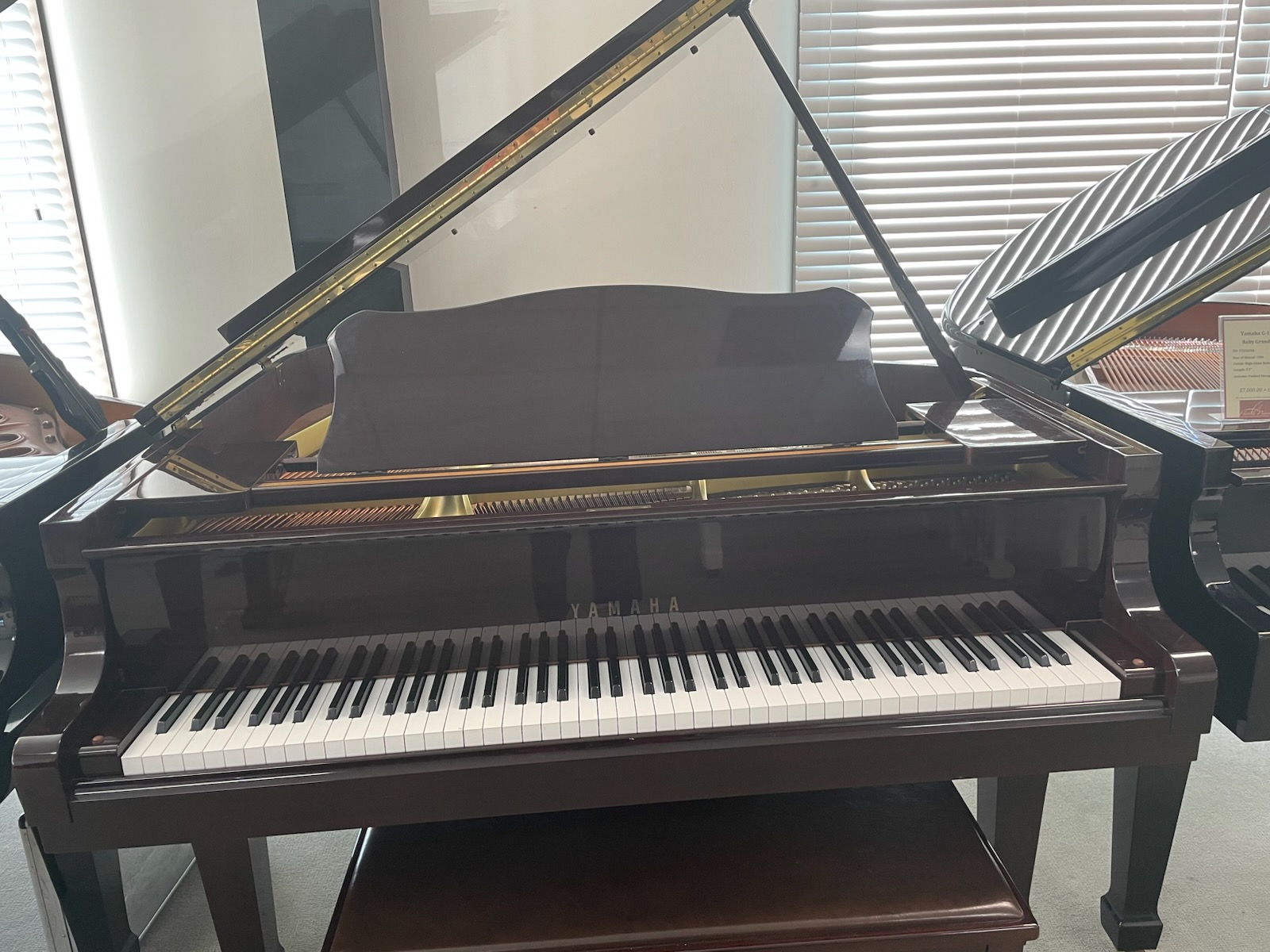 High-Gloss Mahogany Yamaha G-1 Baby Grand