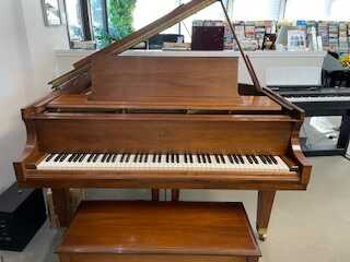 Baldwin R Baby Grand