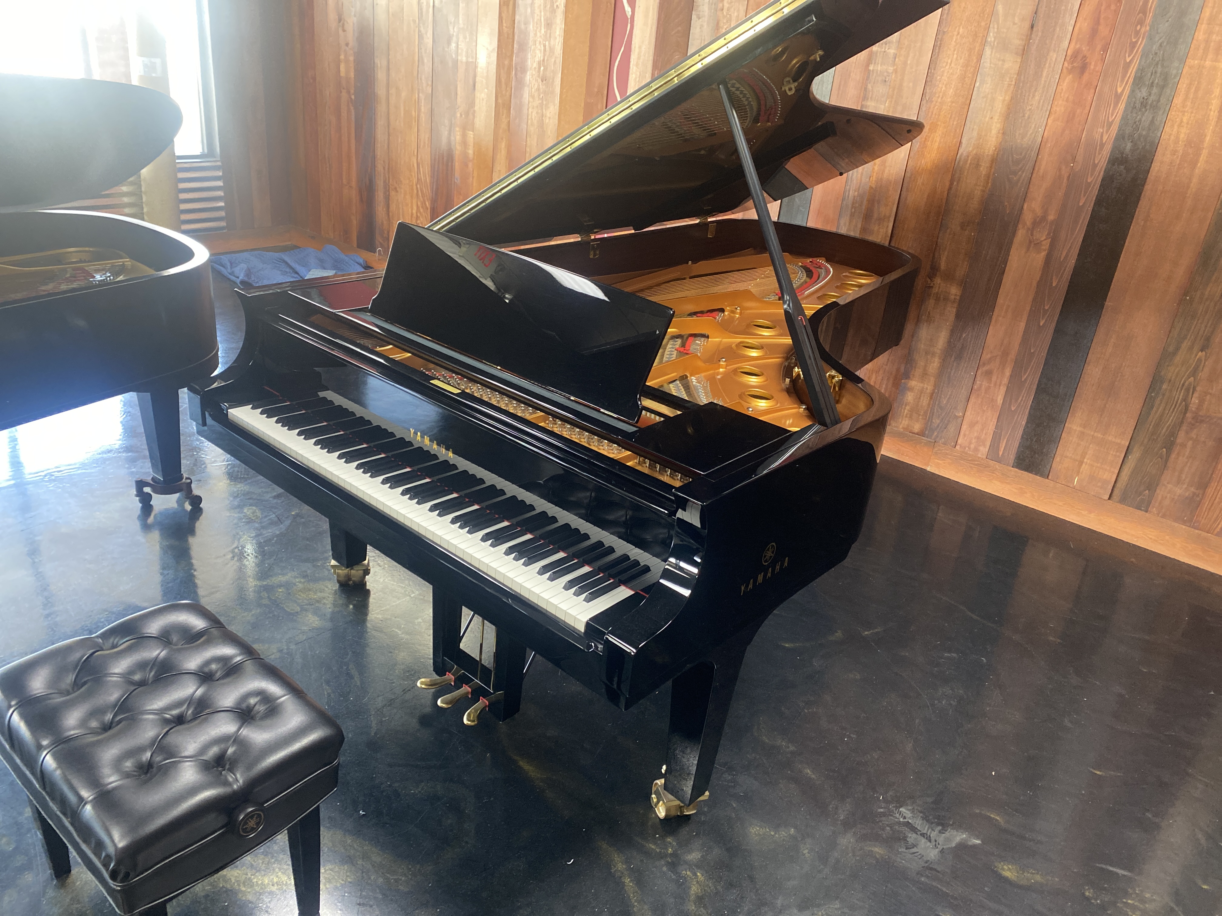 2016 YAMAHA CFX CONCERT GRAND PIANO  LIKE NEW. FREE DELIVERY