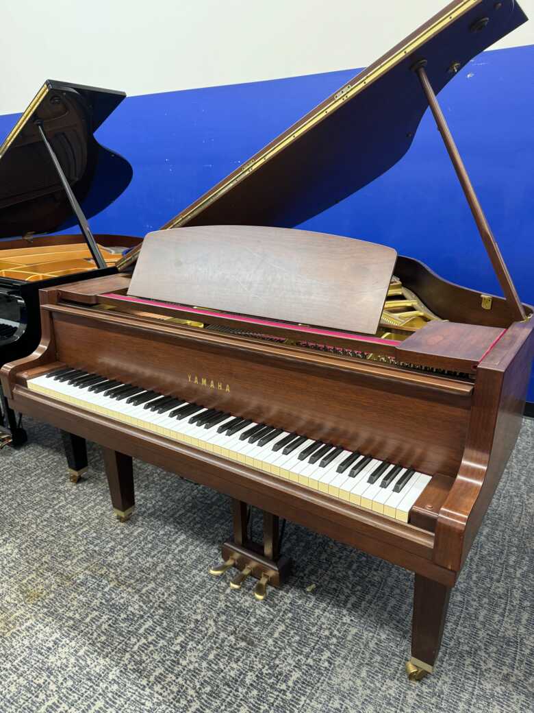 YAMAHA GH1 GRAND PIANO in MAHOGANY- FREE DELIVERY! 