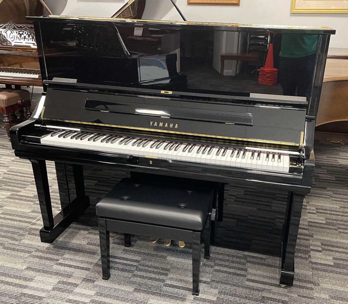 Yamaha U3 Upright Piano - Picarzo Pianos - Video