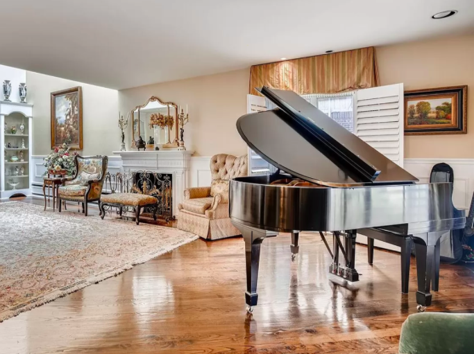 Vintage Elegance Restored: 1927 Steinway M in Ebony