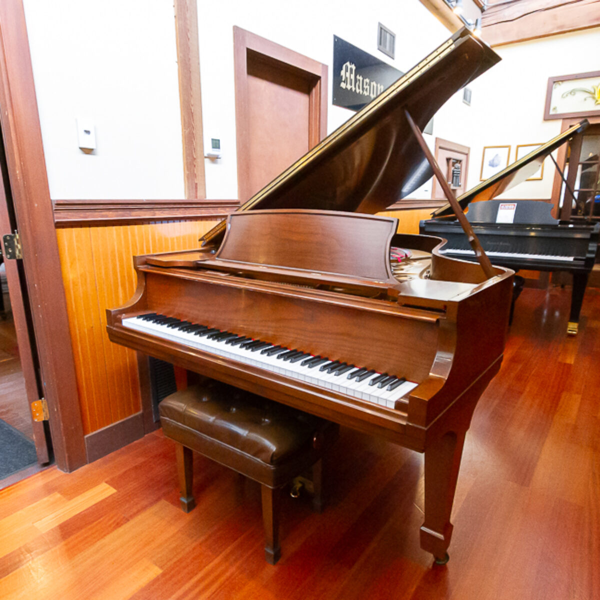 Stunning Wood Tone Steinway & Sons B