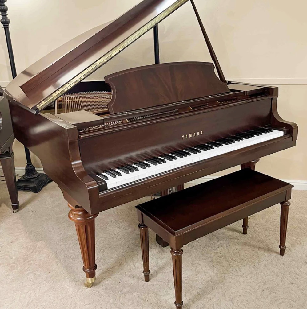 Beautiful Yamaha Baby Grand Piano for Sale