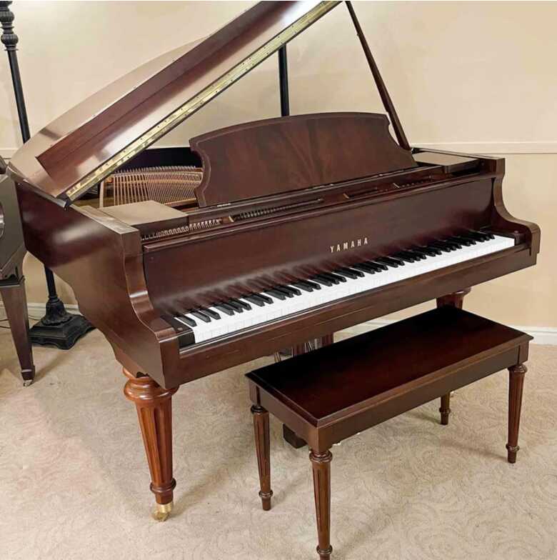 Beautiful Yamaha Baby Grand Piano for Sale
