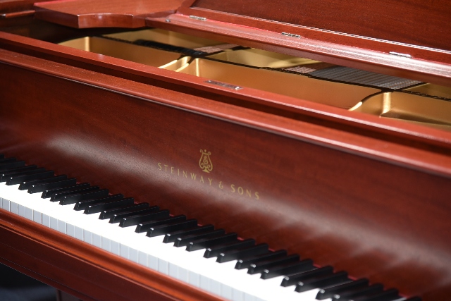 Steinway AIII Reddish Mahogany Best Prices in 5 Years