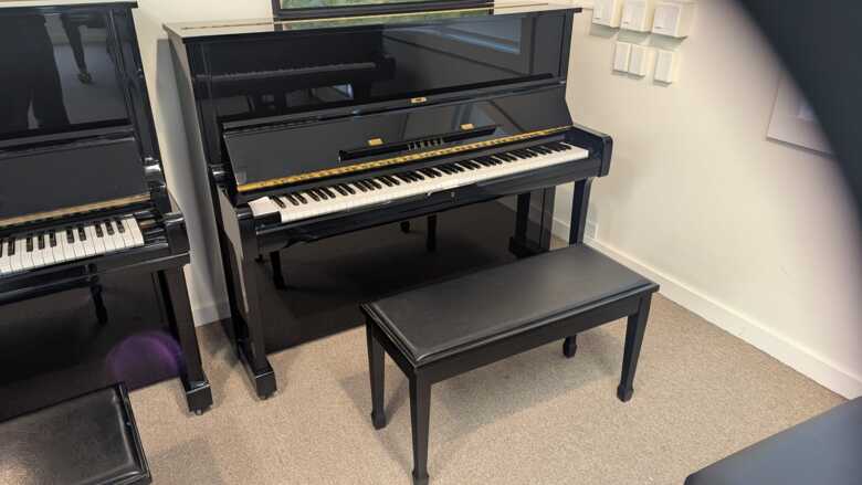 1986  Yamaha 48" U1 upright in good condition.