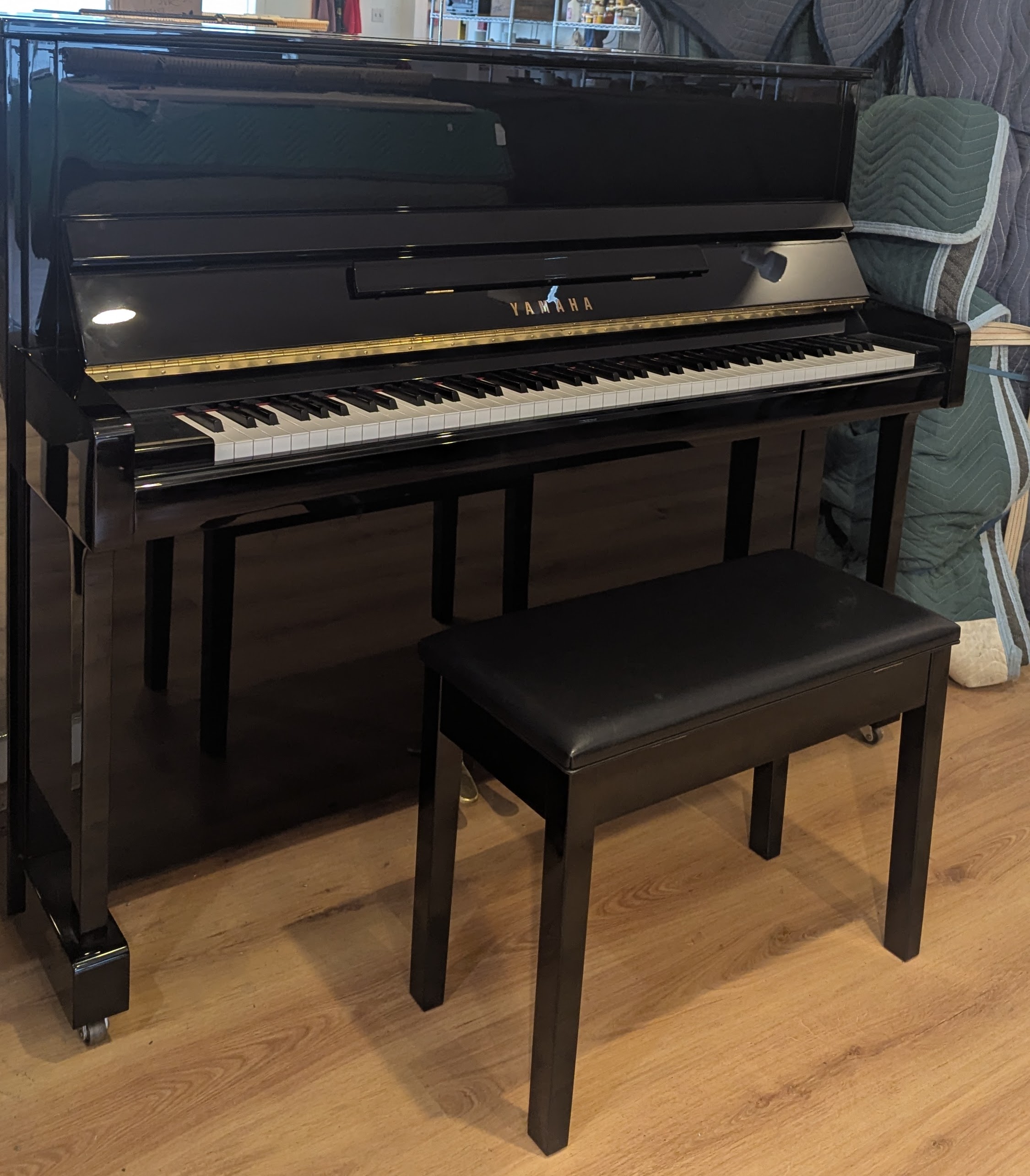 2016 Yamaha 48" b3PE upright with practice mute and bench