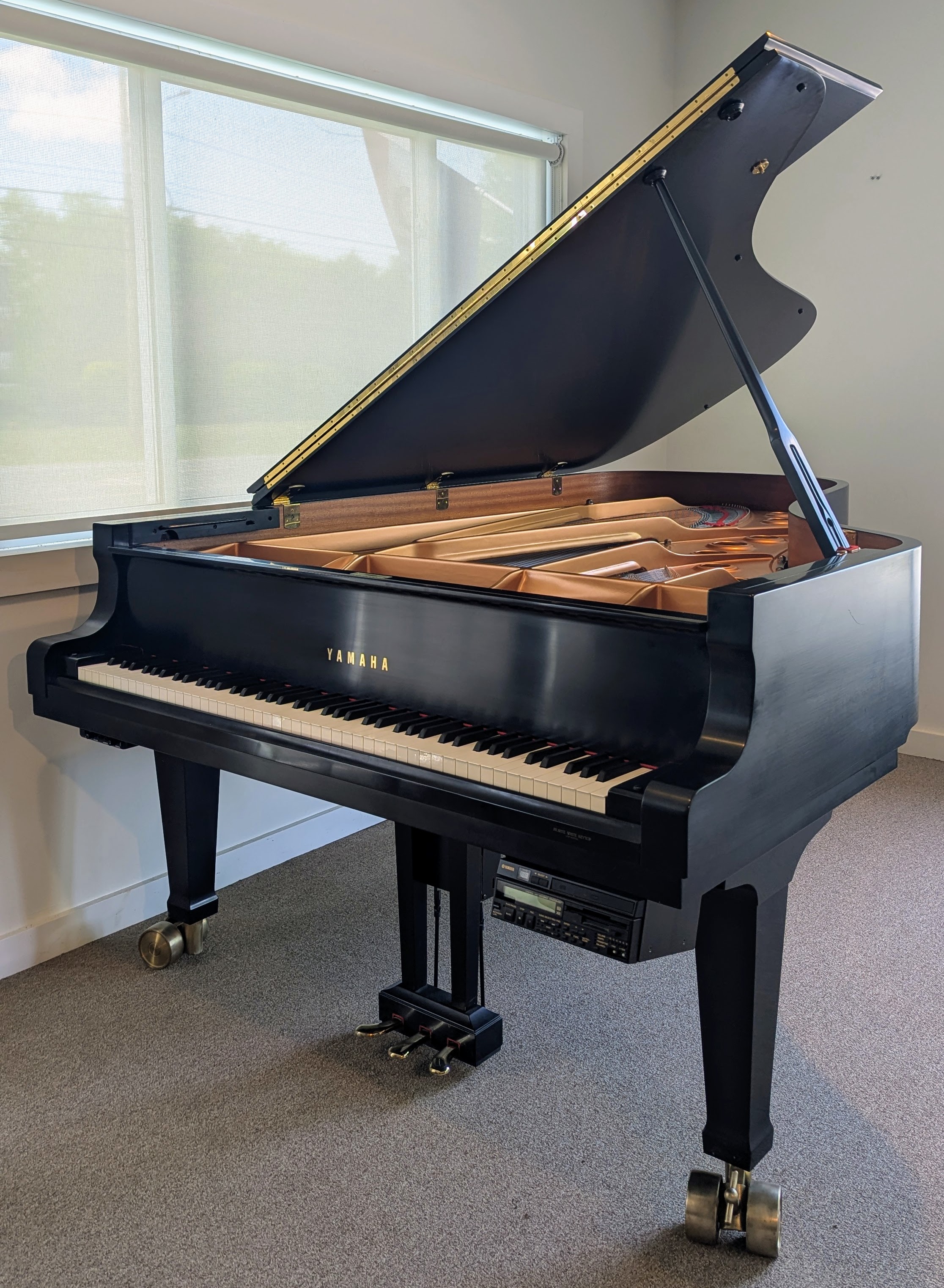 Excellent Yamaha C7 for studio or performance