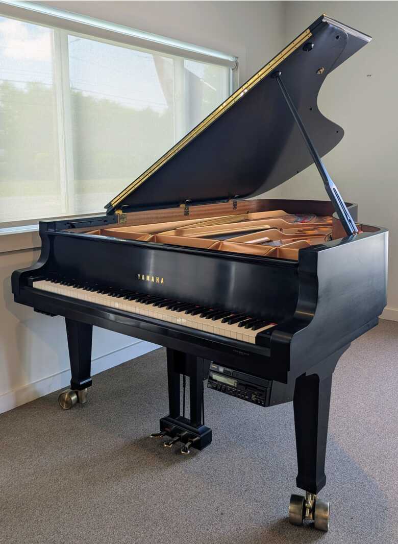 Excellent Yamaha C7 for studio or performance