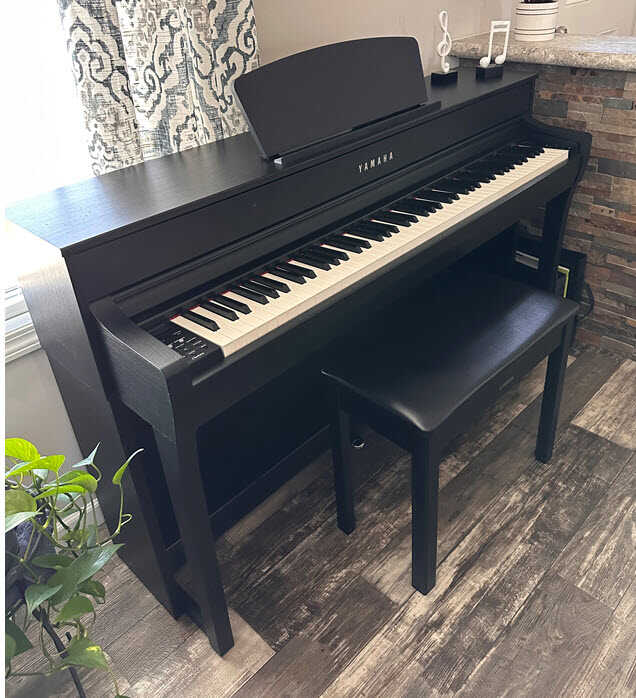 Yamaha CLP-735 Digital Piano