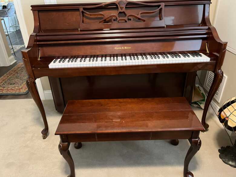 Walter Upright Piano – Excellent Condition – Mahogany Finish