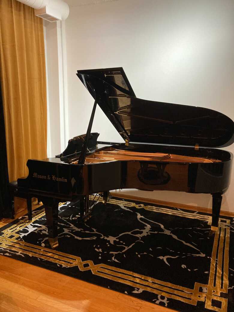 Mason & Hamlin (2006!) BB Semi-Concert Grand with PianoDisc