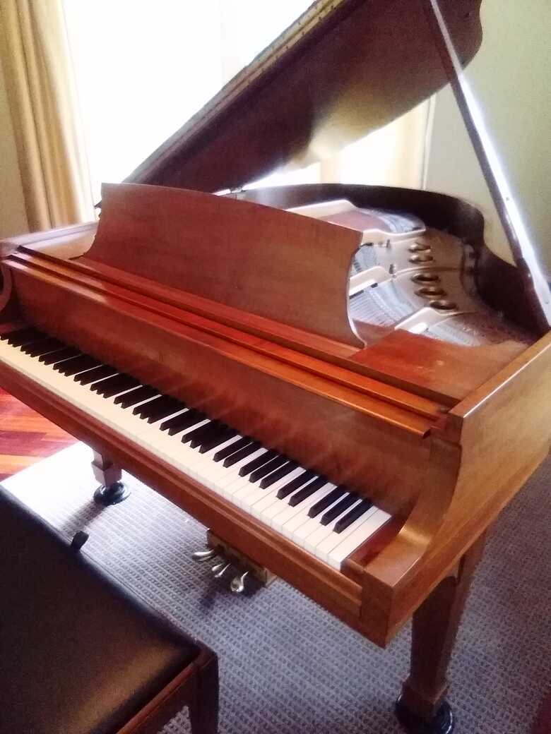 Beautiful and excellent Steinway S