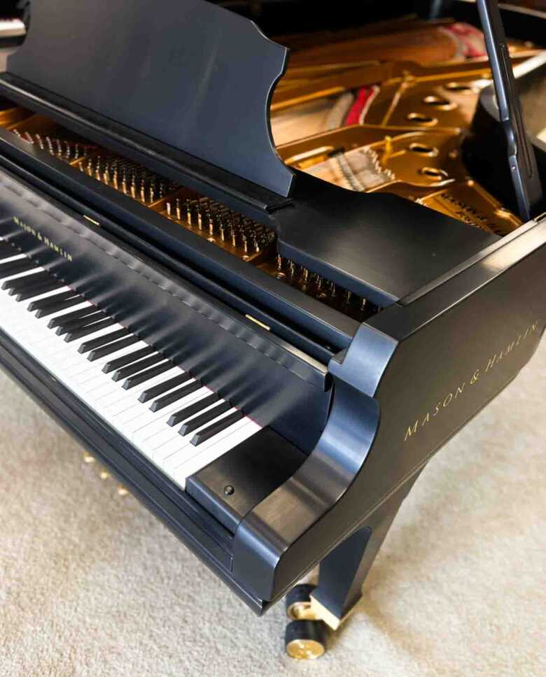 Showroom-perfect MASON & HAMLIN Model CC 9'4" Concert Grand 