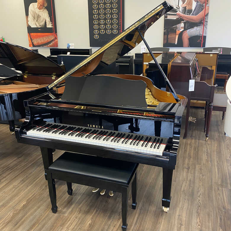 Yamaha G3 Ebony Polished Grand Piano 6'1