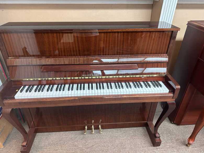 UPRIGHT PIANOS-PIANO - $1,000