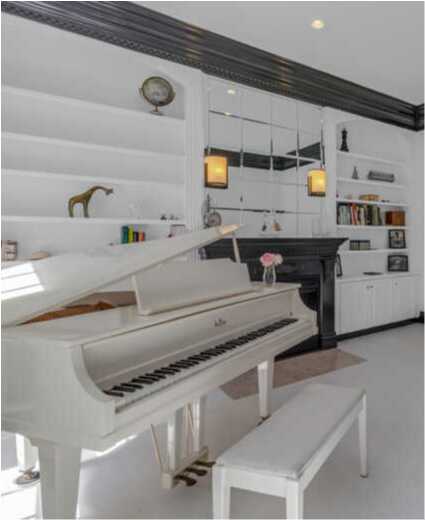 Kimball White La Petite Grand