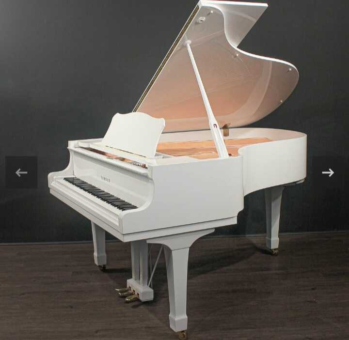 Yamaha G3 6' Grand Piano Polished White
