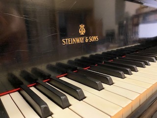 Steinway M with traditional ebony case
