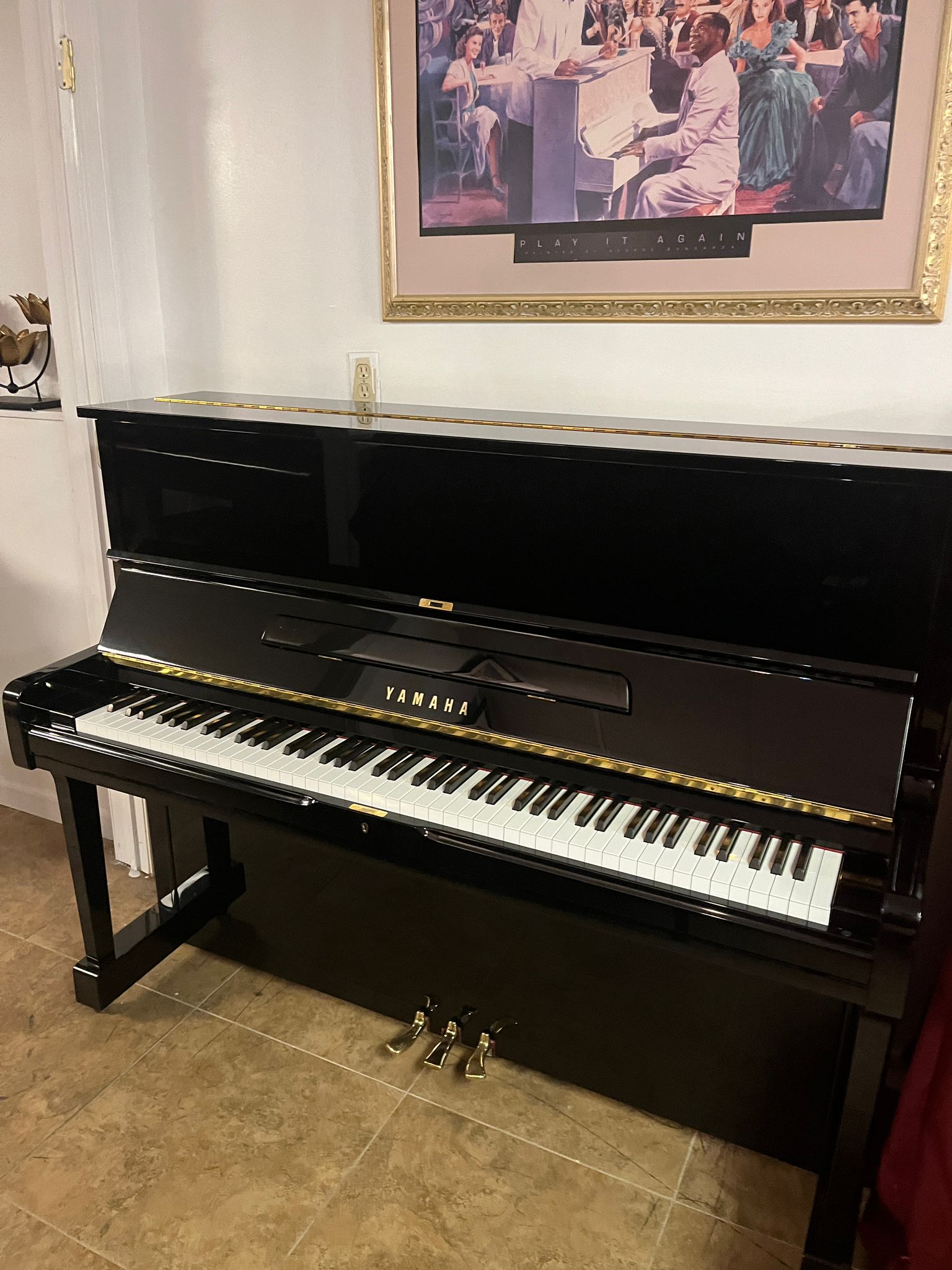 Yamaha U1 Upright Piano – Impeccable Quality & Sound