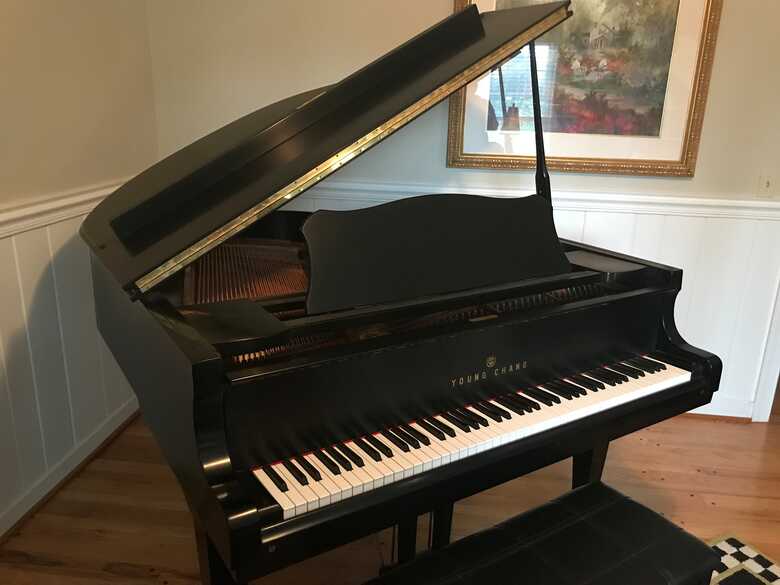 1989 young chang baby grand piano g157