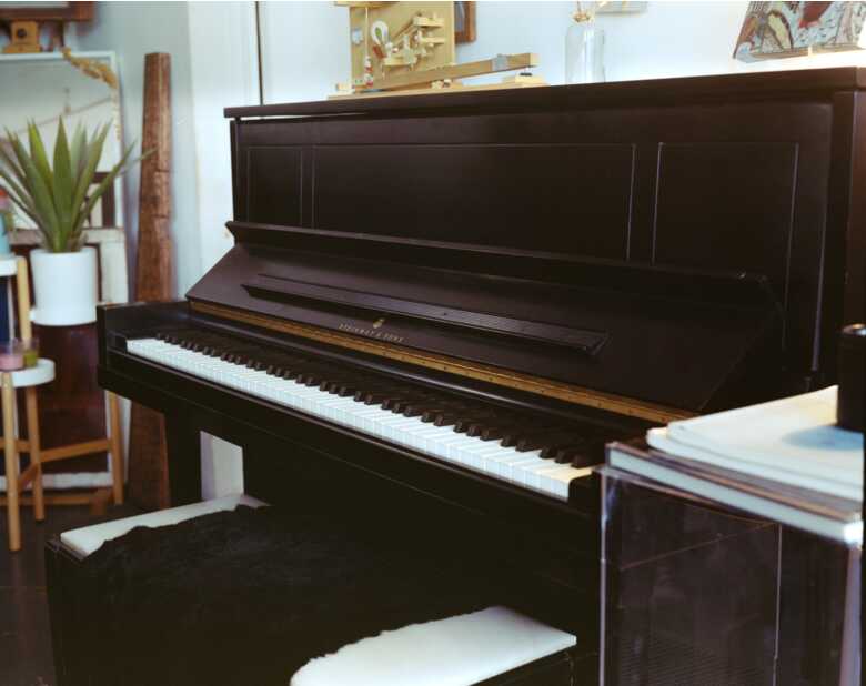 Steinway & Sons Model 1098 in Ebony, Restored - FREE deliver
