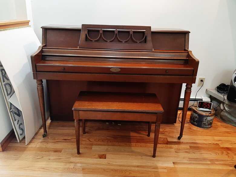 mahogany wurlitzer spinet piano
