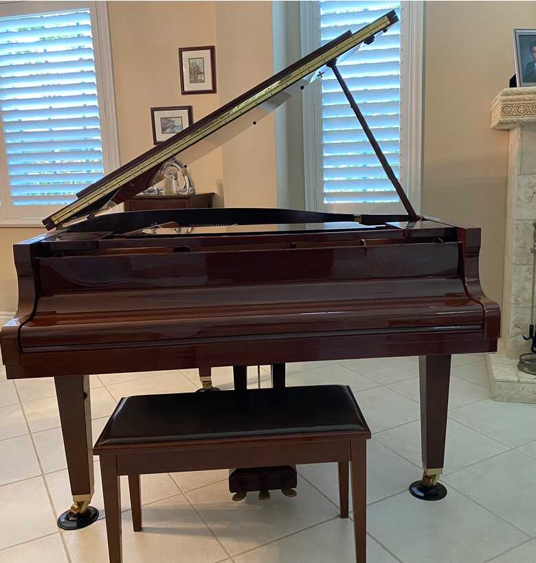 Barely used, excellent condition Yamaha Baby Grand