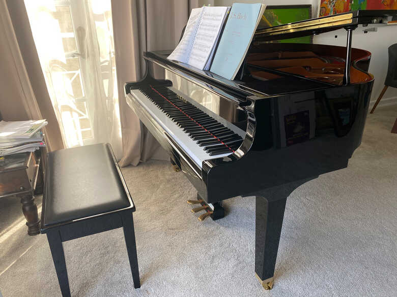 Excellent Condition Yamaha Baby Grand - Bench Included