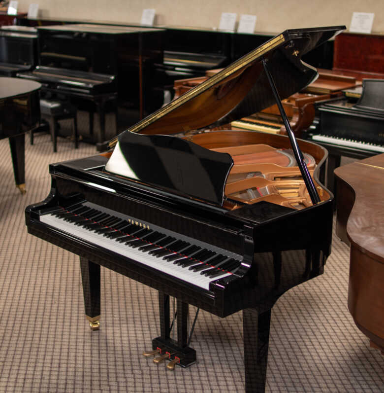 Yamaha Baby Grand Piano, GP1 (1998)
