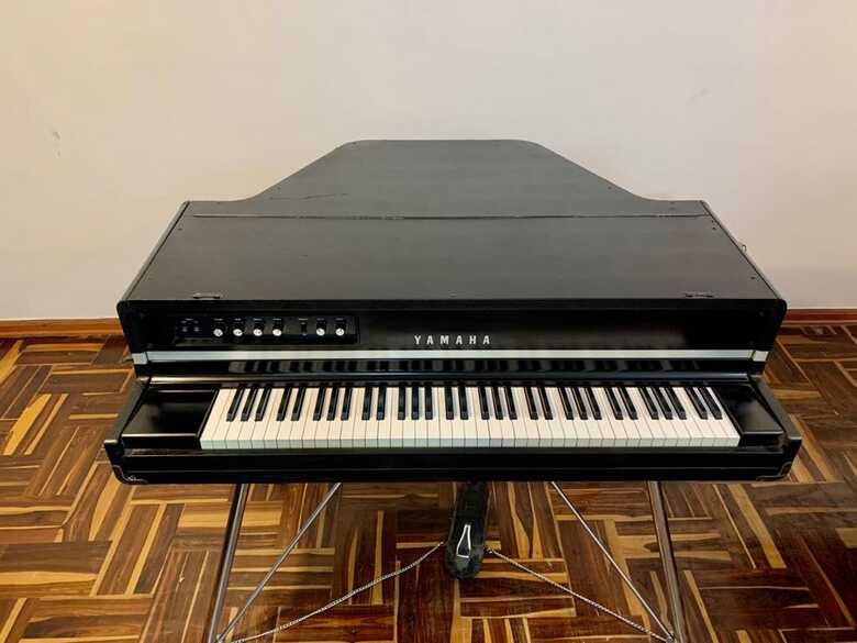 Vintage Yamaha CP70b Electric Acoustic Baby Grand Piano