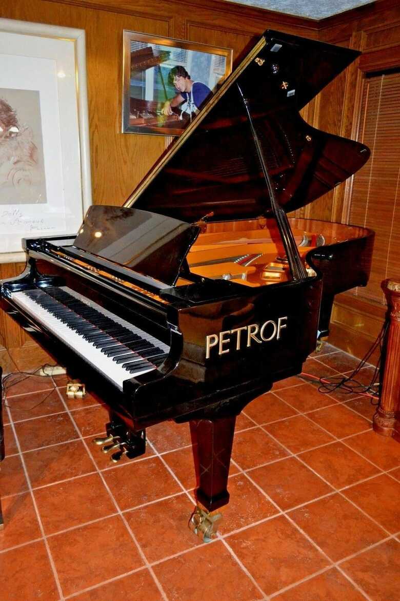 Superior PETROF 7’9 grand piano model II & Steinway key felt