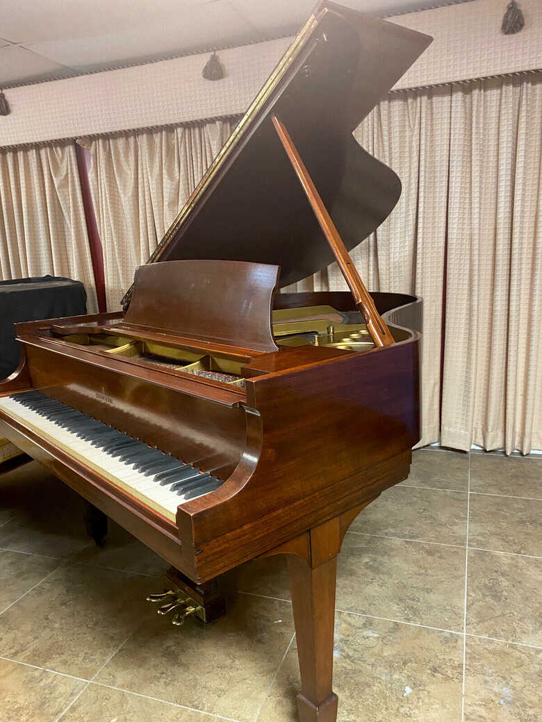 Steinway & Sons 5' 7 Modelo "M" Piano