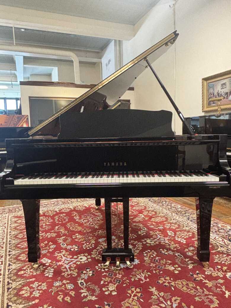 YAMAHA C3