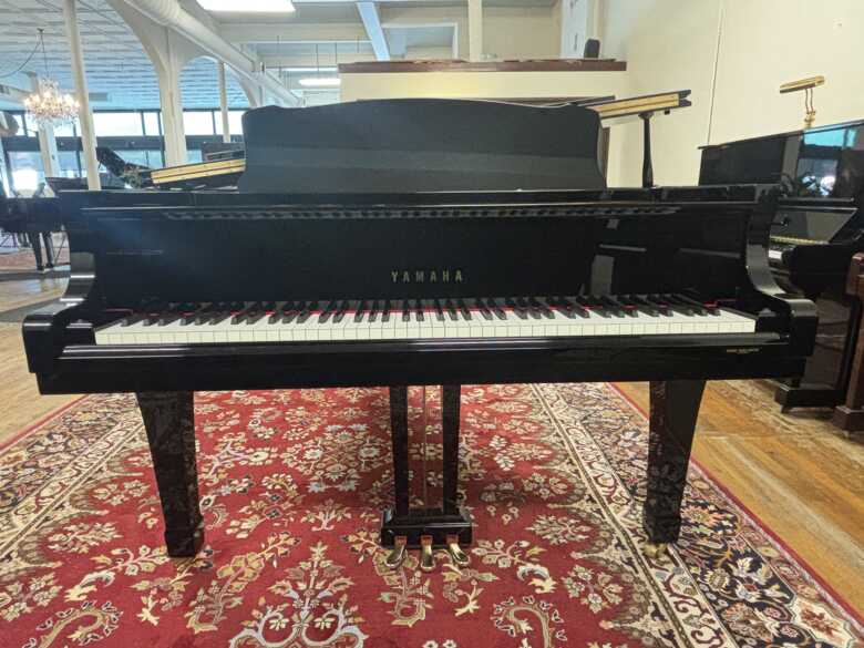 YAMAHA C3