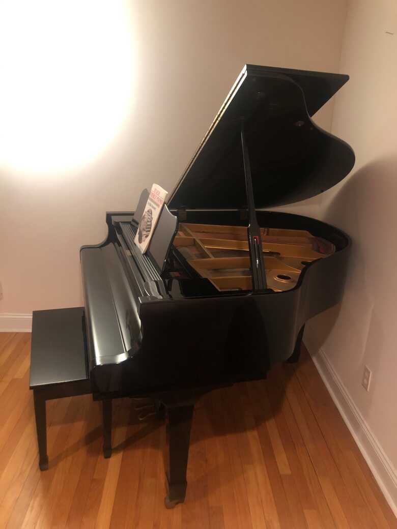 G-150 Baby Grand piano excellent condition