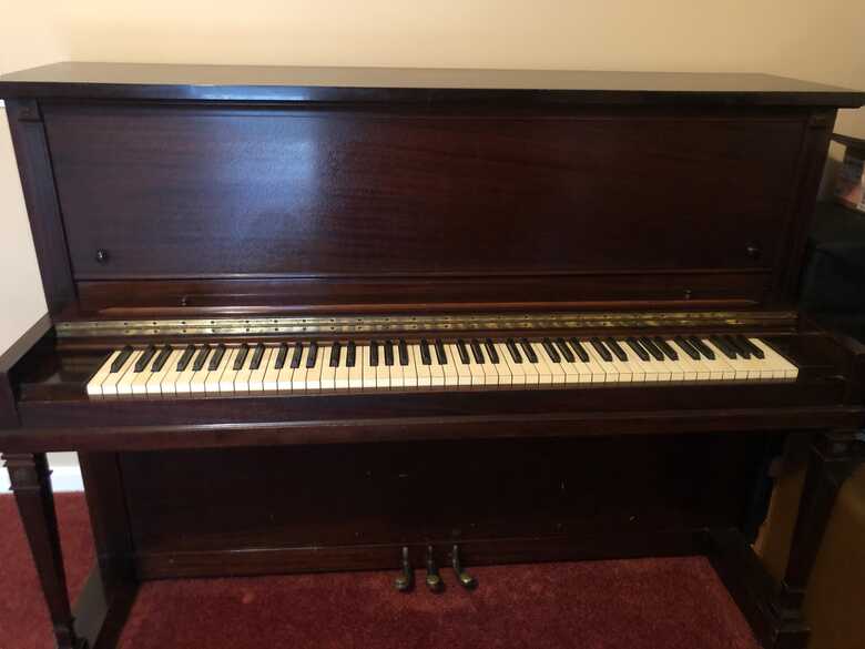 Beautiful Vintage upright Hadorff Piano