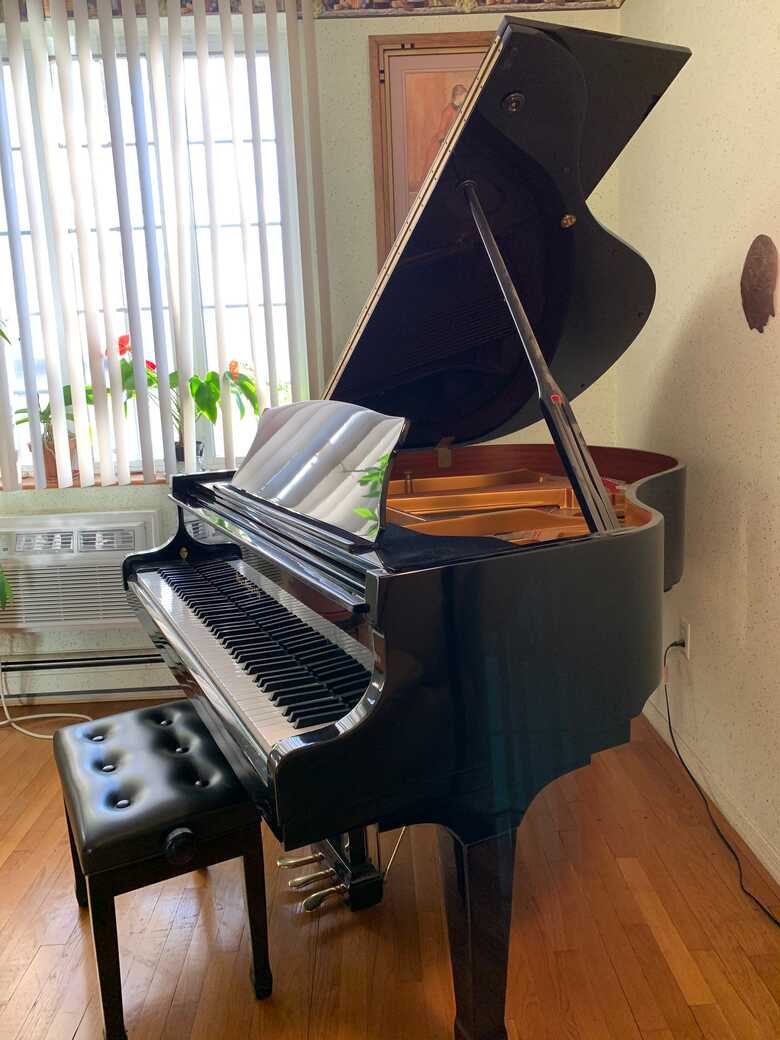 Baby grand piano in great condition