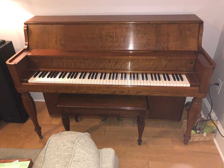 1940 Model 40 Walnut gorgeous Steinway console piano w/bench
