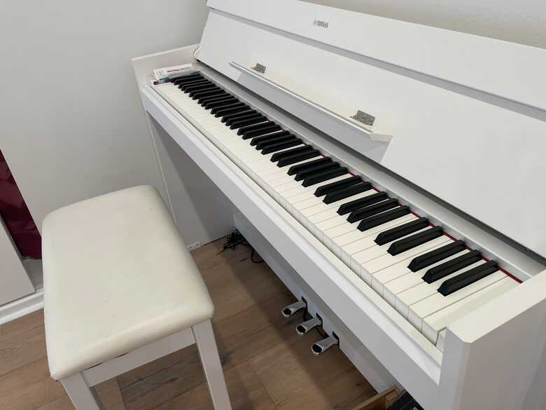 Yamaha Arius YDP-S52 Digital Piano White includes bench