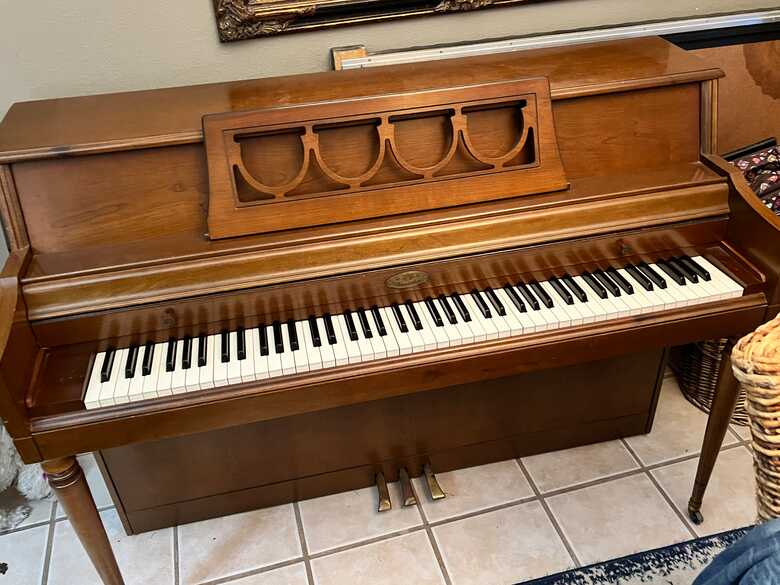 Beautiful Wurlitzer Console Piano w/ Bench 