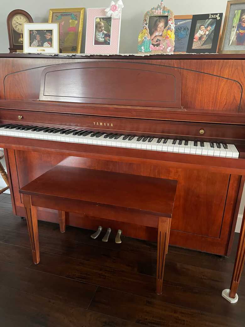 Used cherry Yamaha upright piano very good cond